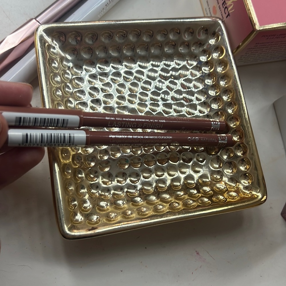 Rimmel 1000 kisses lasting lip liner in natural